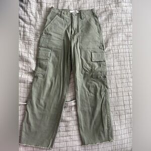 Hollister cargo pants - Size small